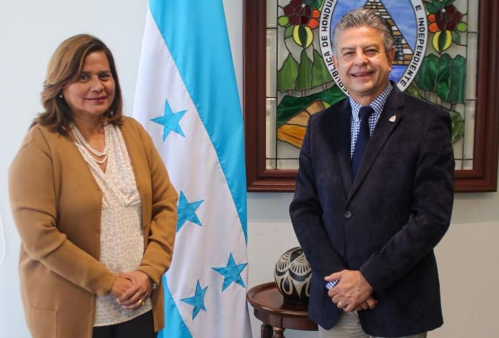 Ministra Yadira Gómez