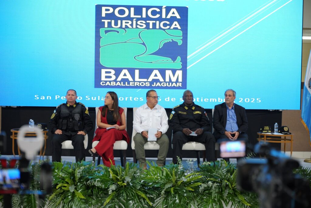 La División de la Policía Turística fue creada en 2002 mediante el Acuerdo Ejecutivo No. 002-2002
