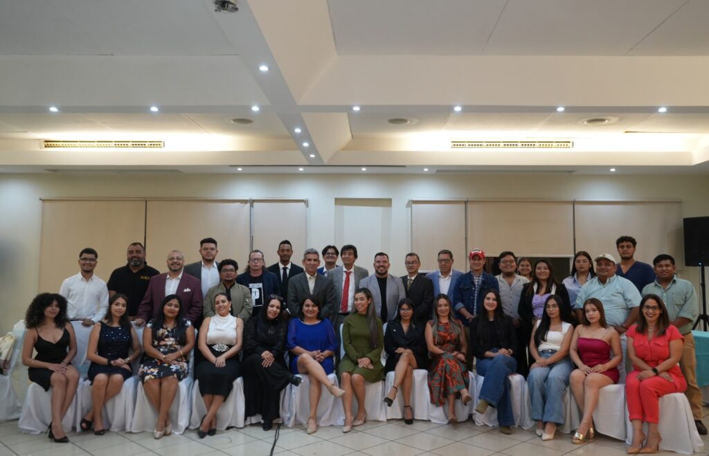 Las menciones honoríficas también resaltaron el compromiso de comunicadores en la difusión del turismo hondureño